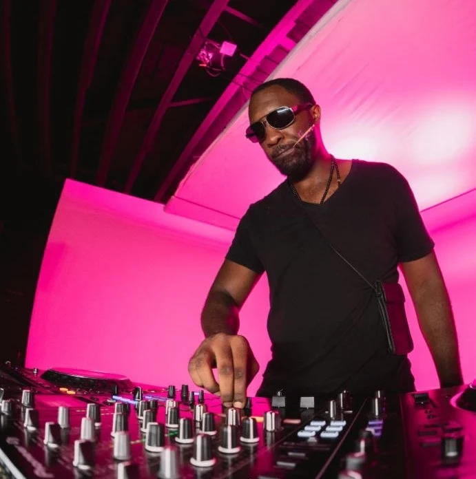 MoAMP DJ performing a live set